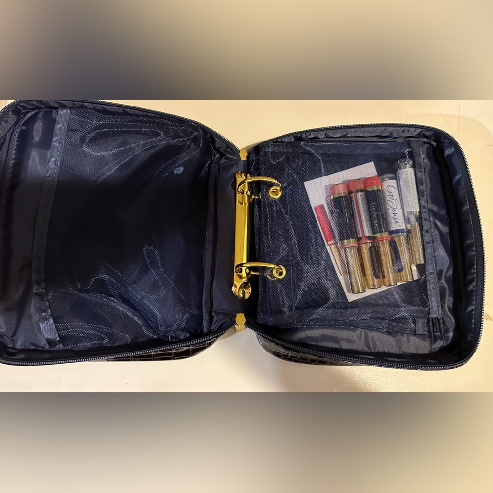 LipSense with amazing makeup case + mirror!